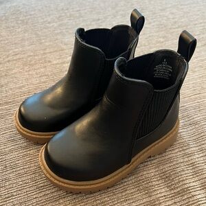 Old Navy Faux Leather Chelsea Boots - NWOT size 6